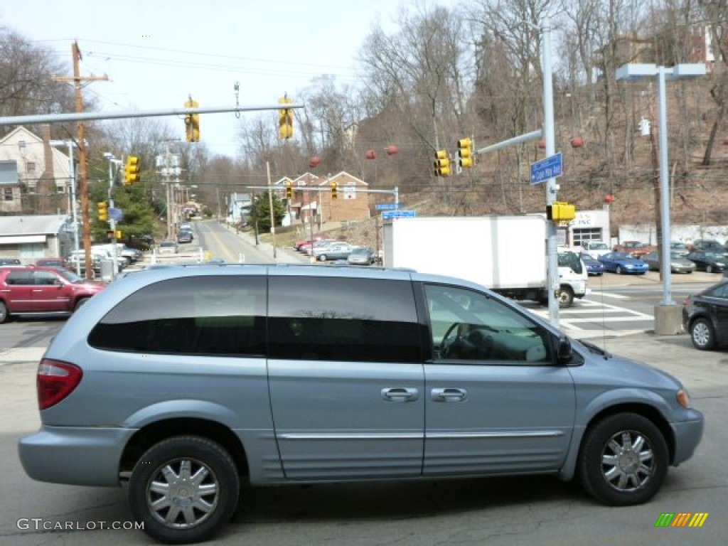 2003 Town & Country Limited - Butane Blue Pearl / Taupe photo #10