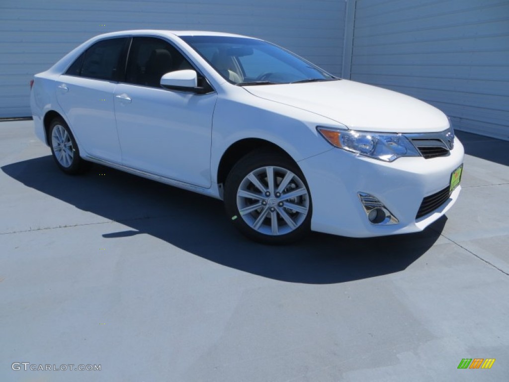 2013 Camry XLE V6 - Super White / Ivory photo #1