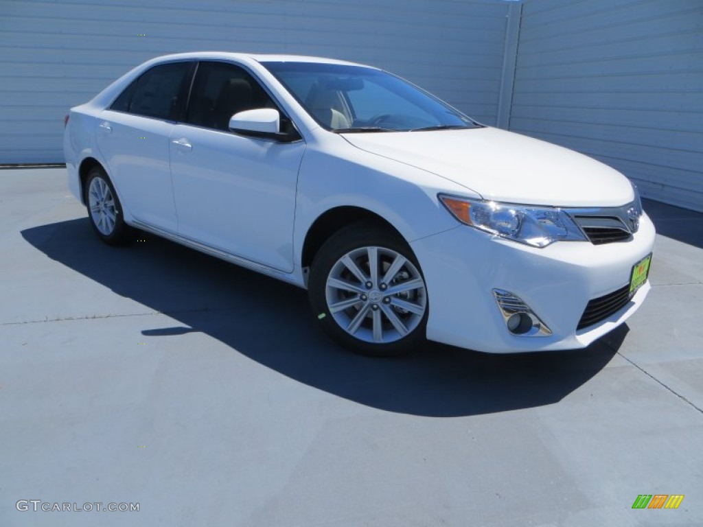 2013 Camry XLE V6 - Super White / Ivory photo #2