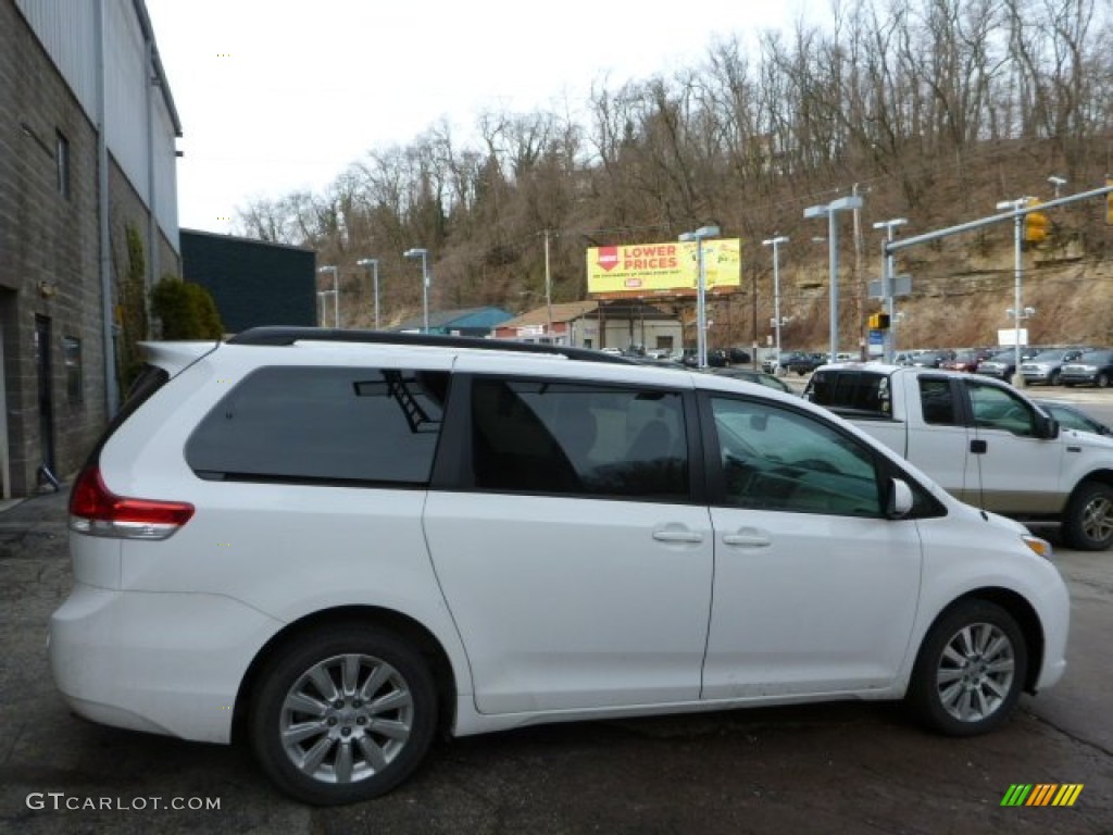 2011 Sienna LE AWD - Super White / Light Gray photo #10