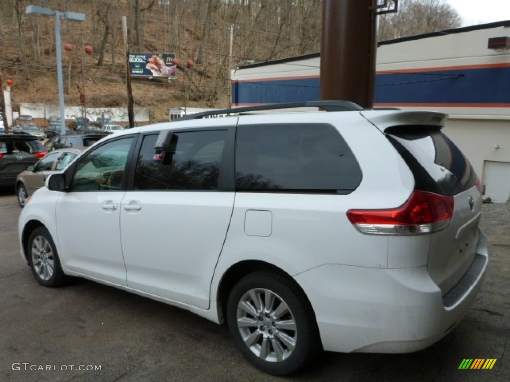 2011 Sienna LE AWD - Super White / Light Gray photo #12