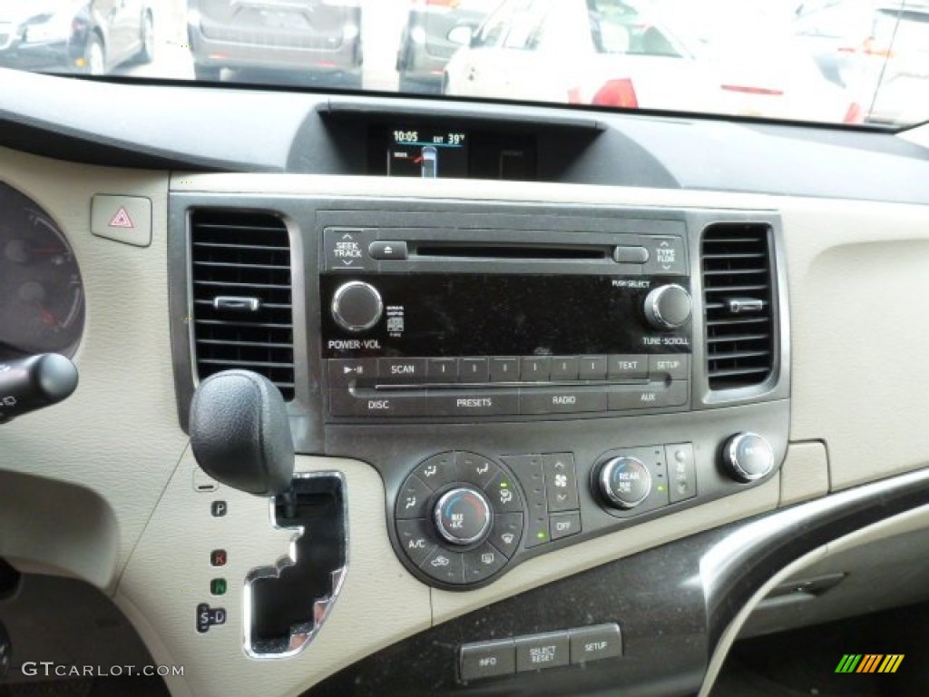 2011 Sienna LE AWD - Super White / Light Gray photo #19