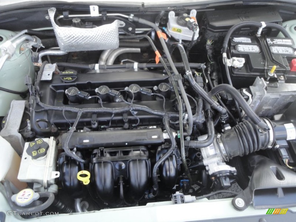 2010 Ford Focus SEL Sedan Engine Photos