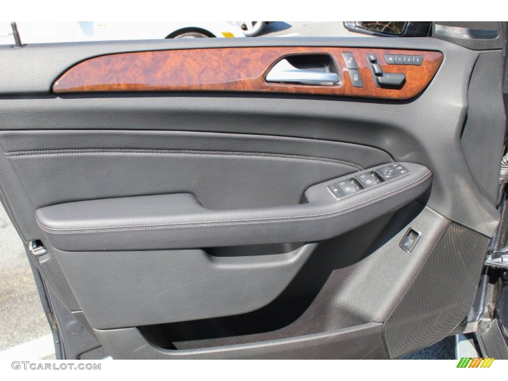2012 Mercedes-Benz ML 550 4Matic Door Panel Photos
