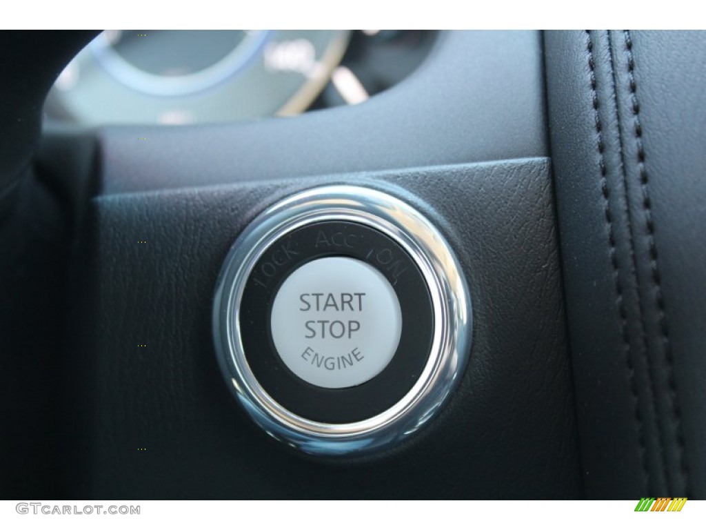 2013 Infiniti QX 56 Controls Photo #79428629