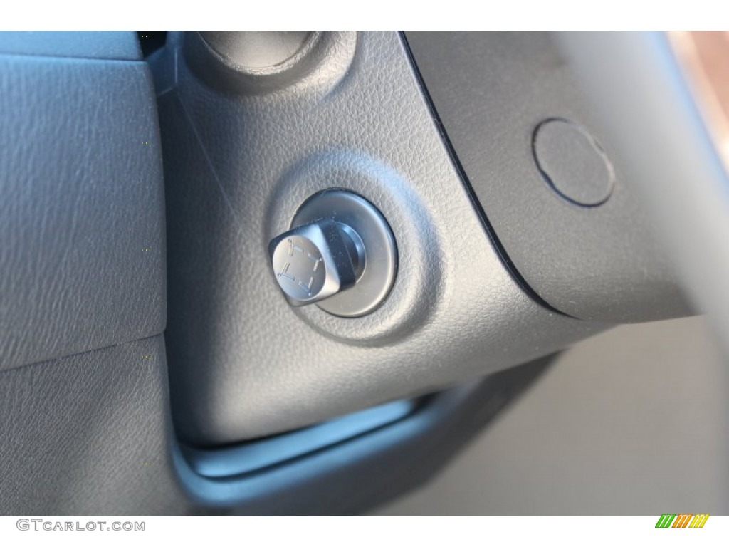 2013 Infiniti QX 56 Controls Photo #79428785