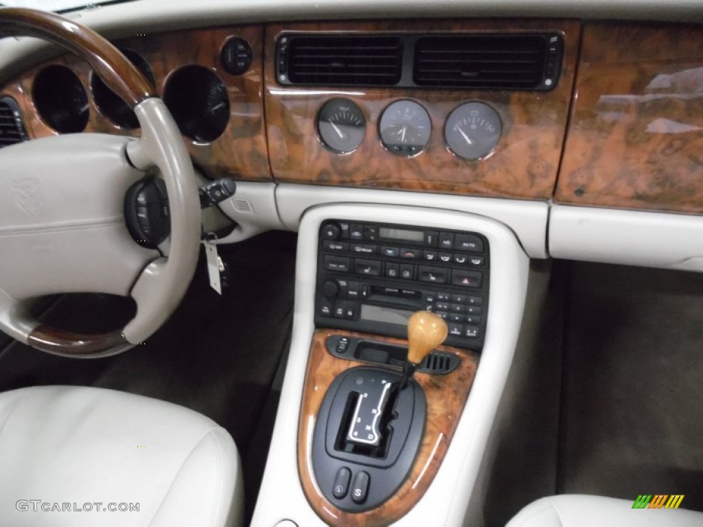 2001 XK XK8 Convertible - Seafrost Pearl / Ivory photo #7