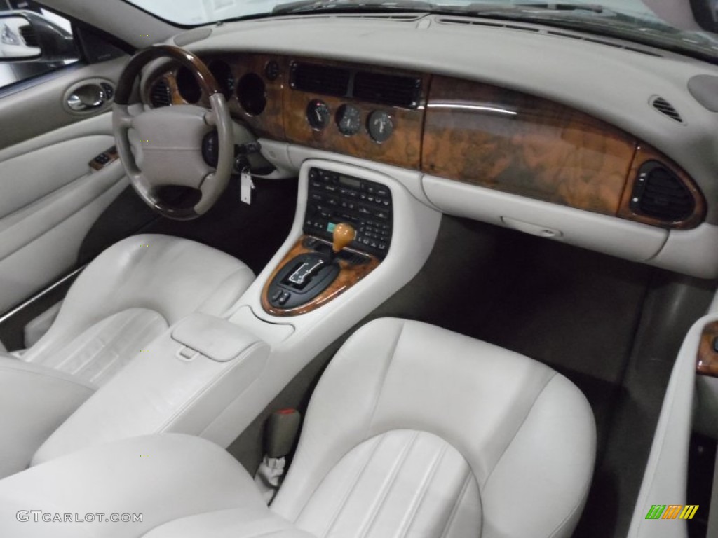 2001 XK XK8 Convertible - Seafrost Pearl / Ivory photo #51