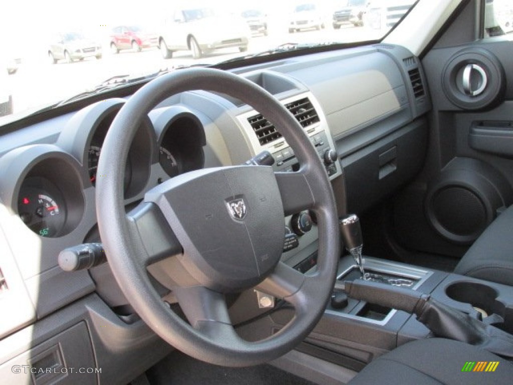 2011 Nitro Heat 4x4 - Blackberry Pearl / Dark Slate Gray photo #12