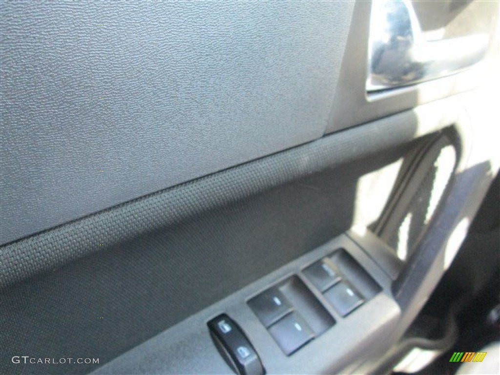 2011 Focus SES Sedan - Ingot Silver Metallic / Charcoal Black photo #17