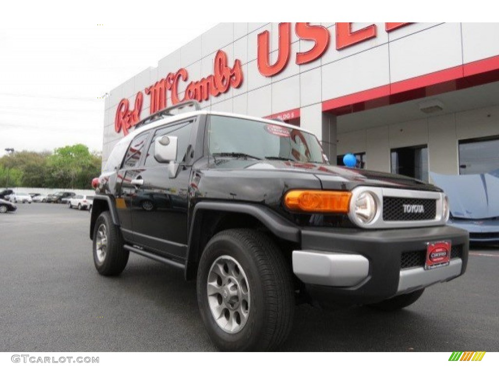 Black Toyota FJ Cruiser