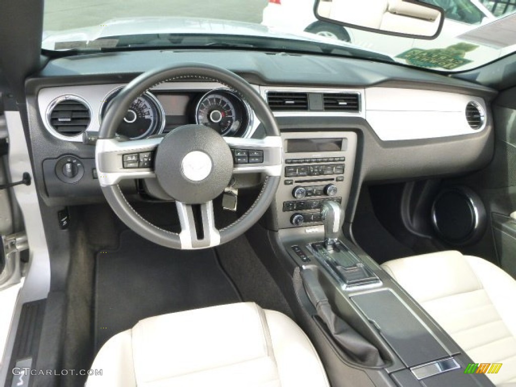 Stone Interior 2013 Ford Mustang V6 Premium Convertible Photo #79443972