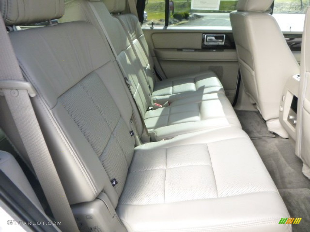 2010 Lincoln Navigator 4x4 Rear Seat Photo #79446549