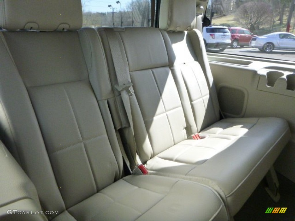 2010 Lincoln Navigator 4x4 Rear Seat Photo #79446570