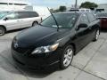 Black - Camry SE Photo No. 2