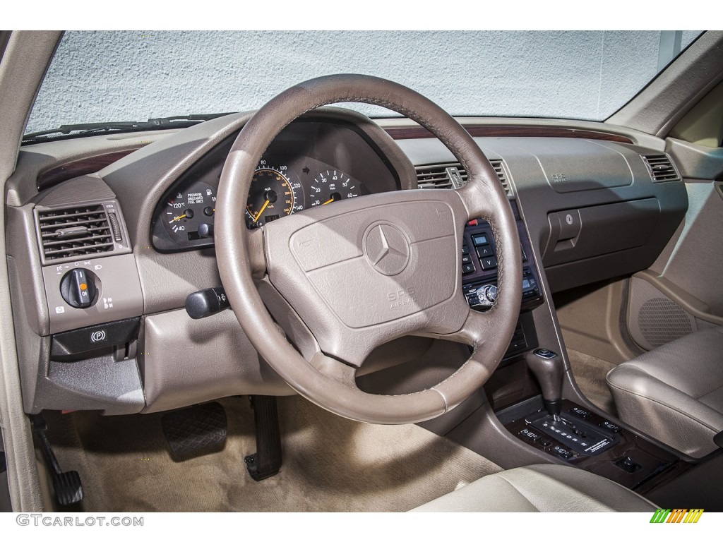1995 Mercedes-Benz C 220 Sedan Dashboard Photos