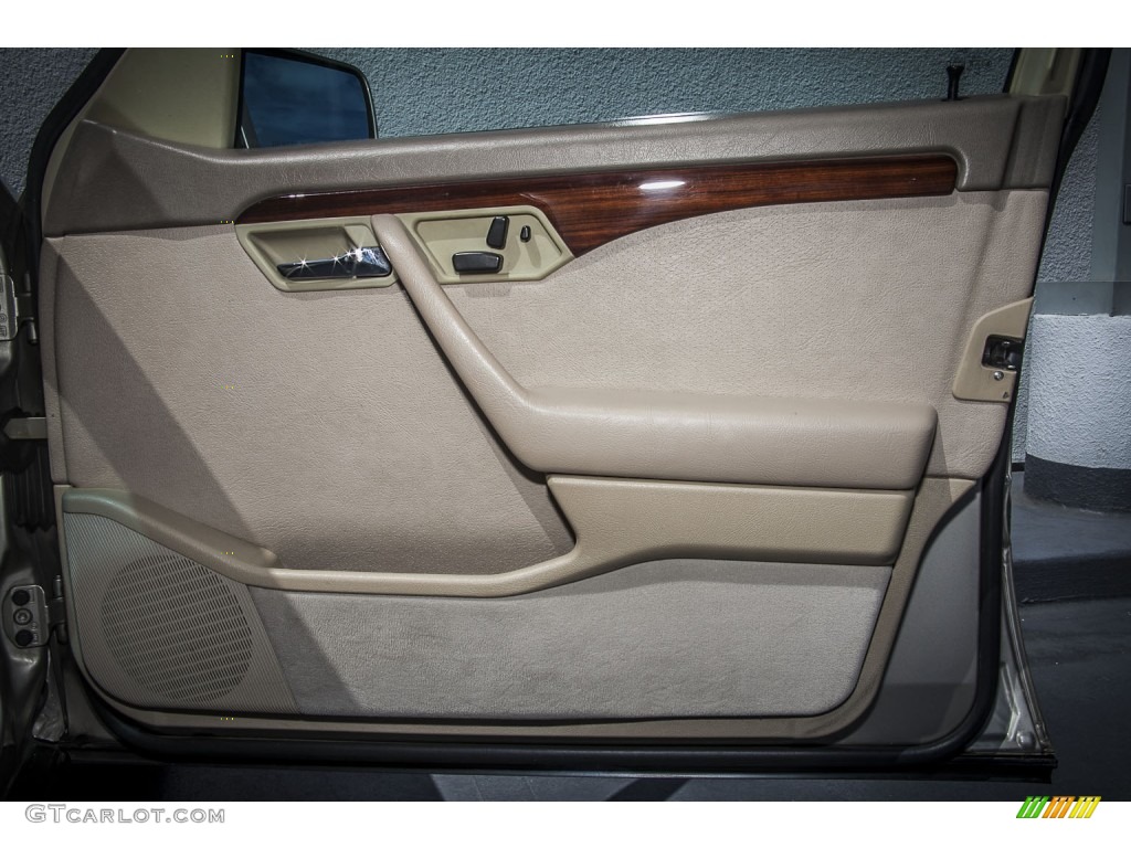 1995 Mercedes-Benz C 220 Sedan Door Panel Photos