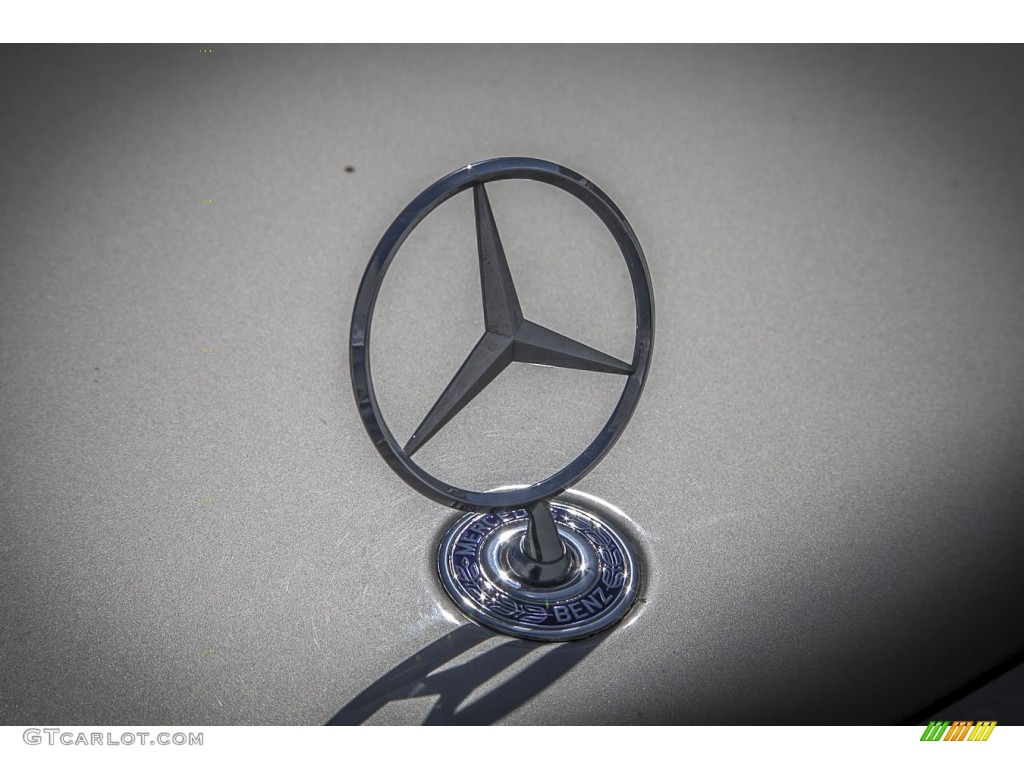 1995 Mercedes-Benz C 220 Sedan Marks and Logos Photos