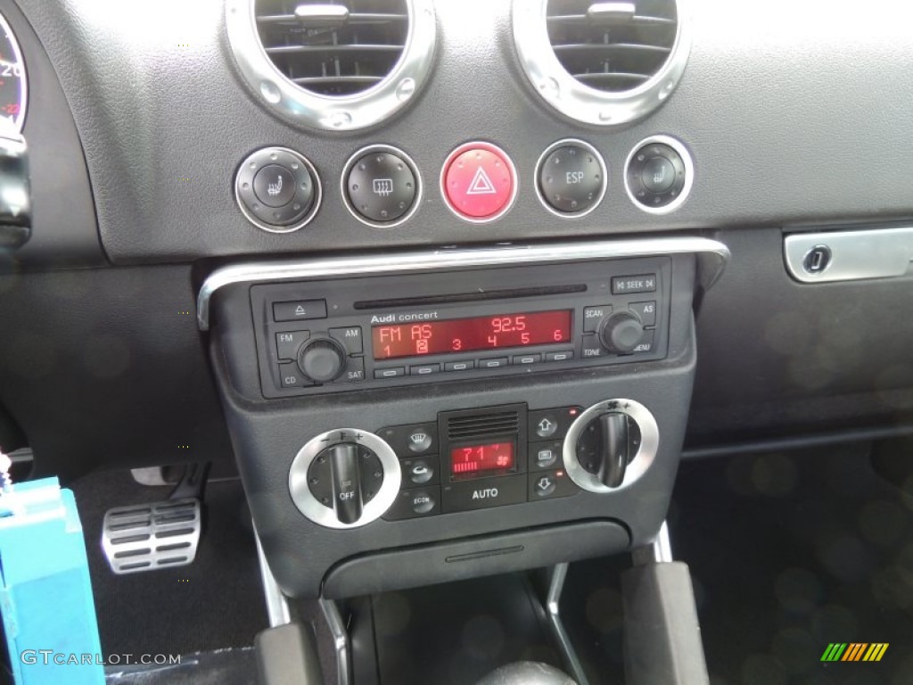2005 Audi TT 1.8T Roadster Controls Photos