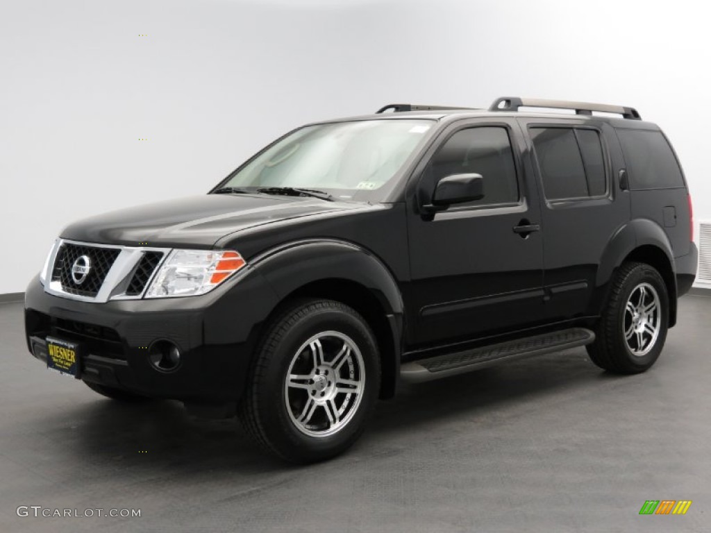 Super Black Nissan Pathfinder