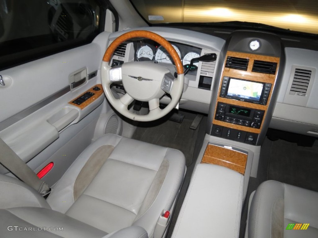 2008 Chrysler Aspen Limited interior Photo #79468838