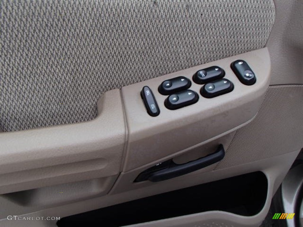 2002 Ford Explorer XLT 4x4 Controls Photo #79470085