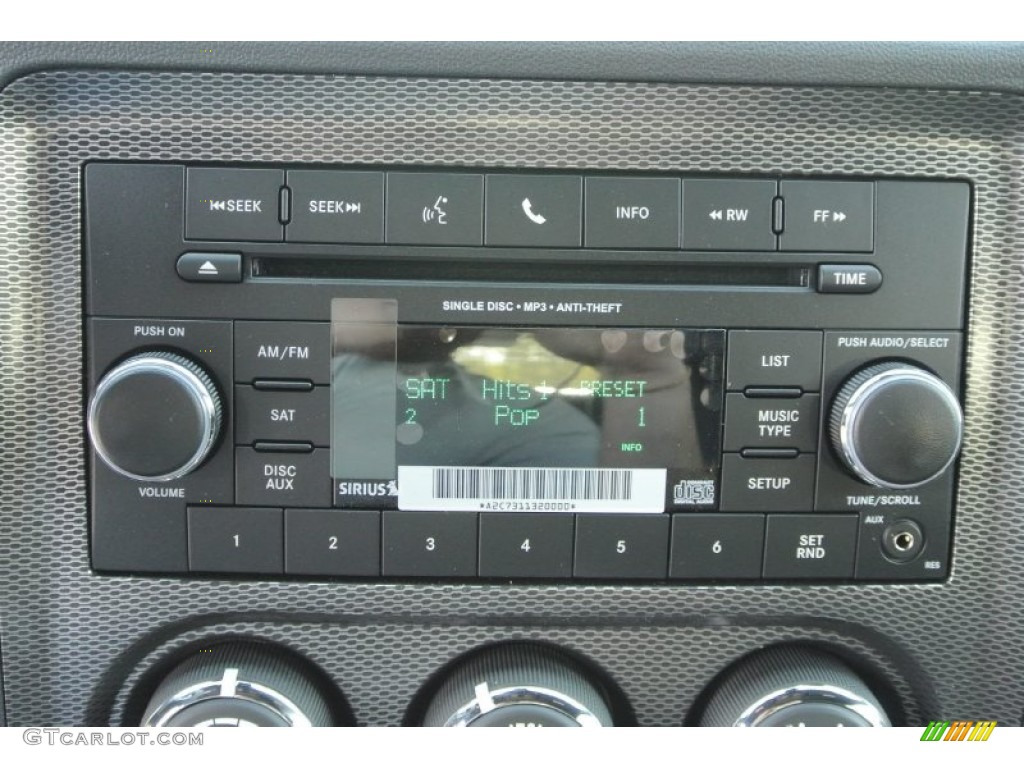 2013 Dodge Challenger R/T Classic Audio System Photos