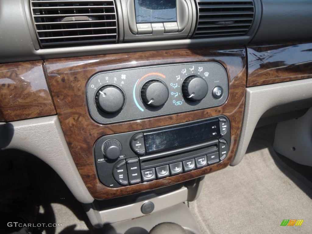 2005 Chrysler Sebring Limited Convertible Controls Photo #79474664