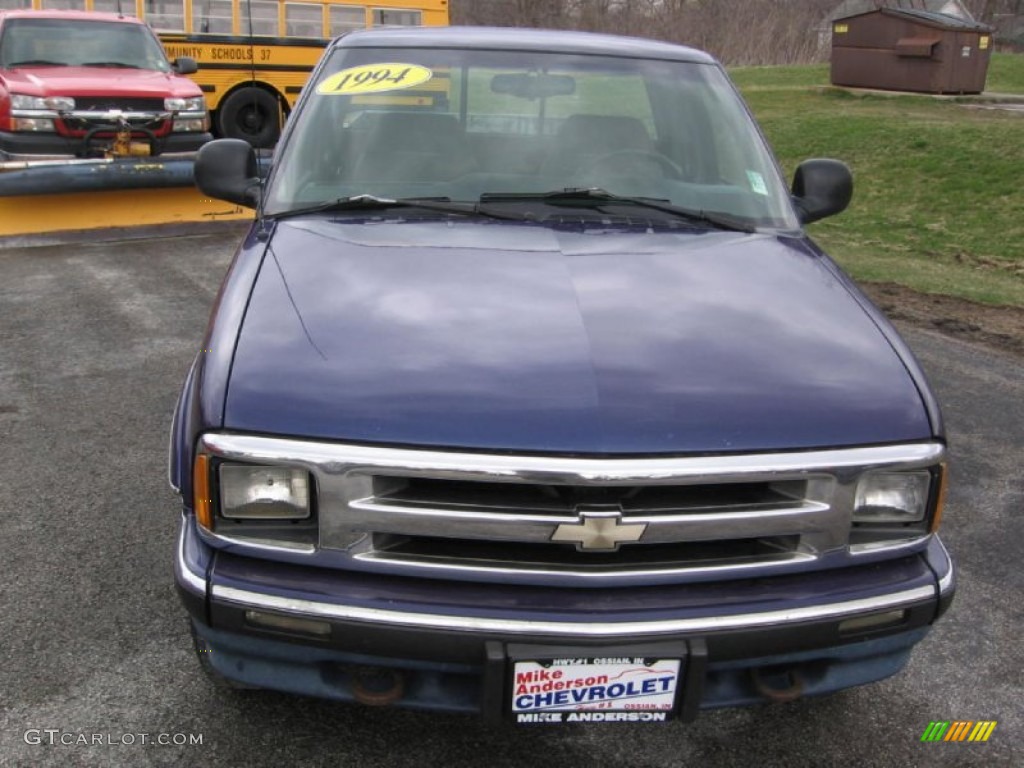 1994 S10 LS Extended Cab 4x4 - Radar Blue Metallic / Gray photo #2