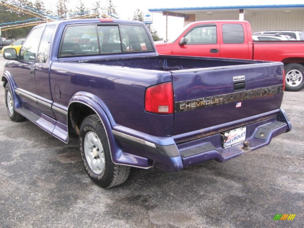 1994 S10 LS Extended Cab 4x4 - Radar Blue Metallic / Gray photo #5