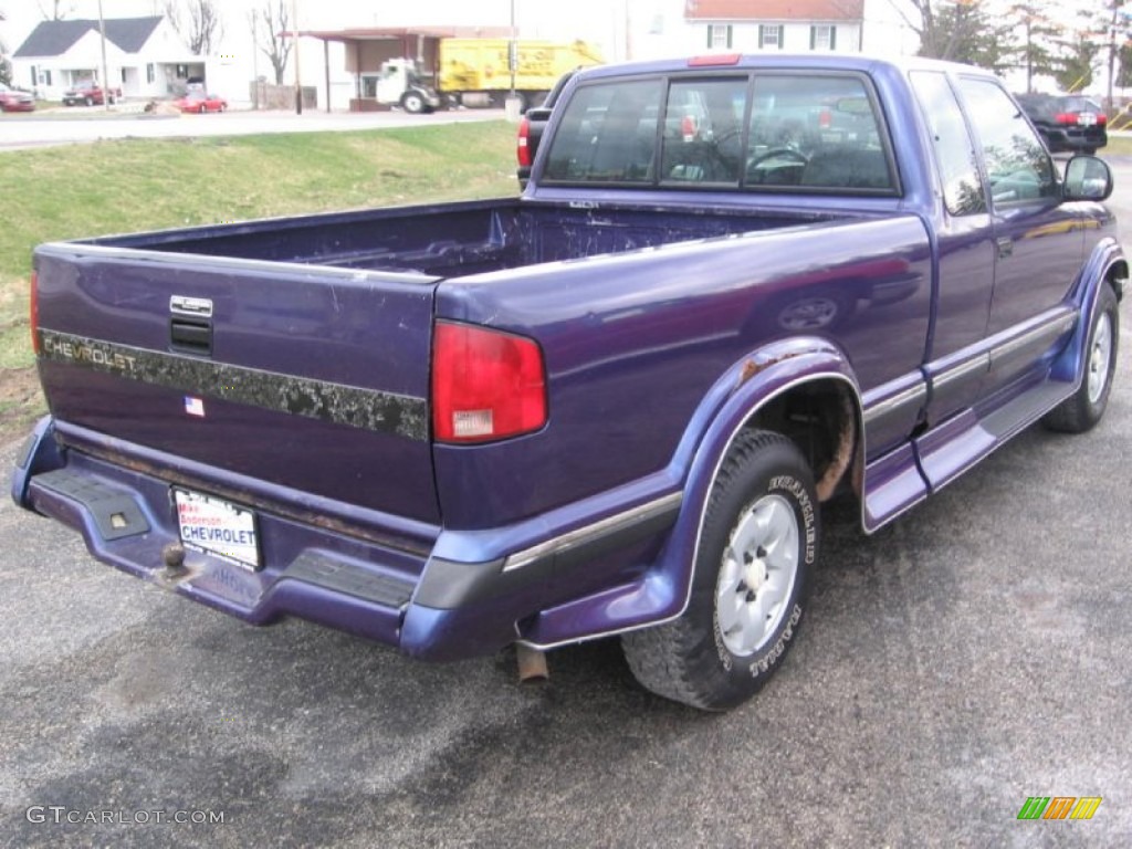 1994 S10 LS Extended Cab 4x4 - Radar Blue Metallic / Gray photo #7