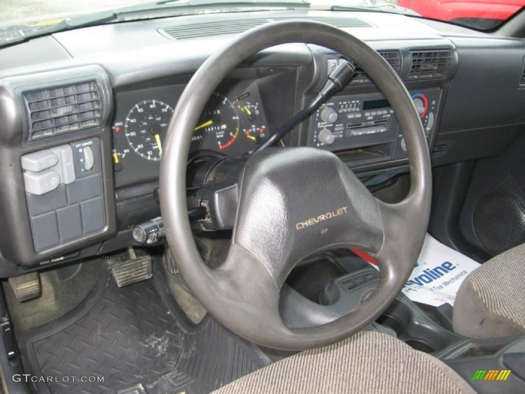 1994 Chevrolet S10 LS Extended Cab 4x4 Gray Steering Wheel Photo #79475675