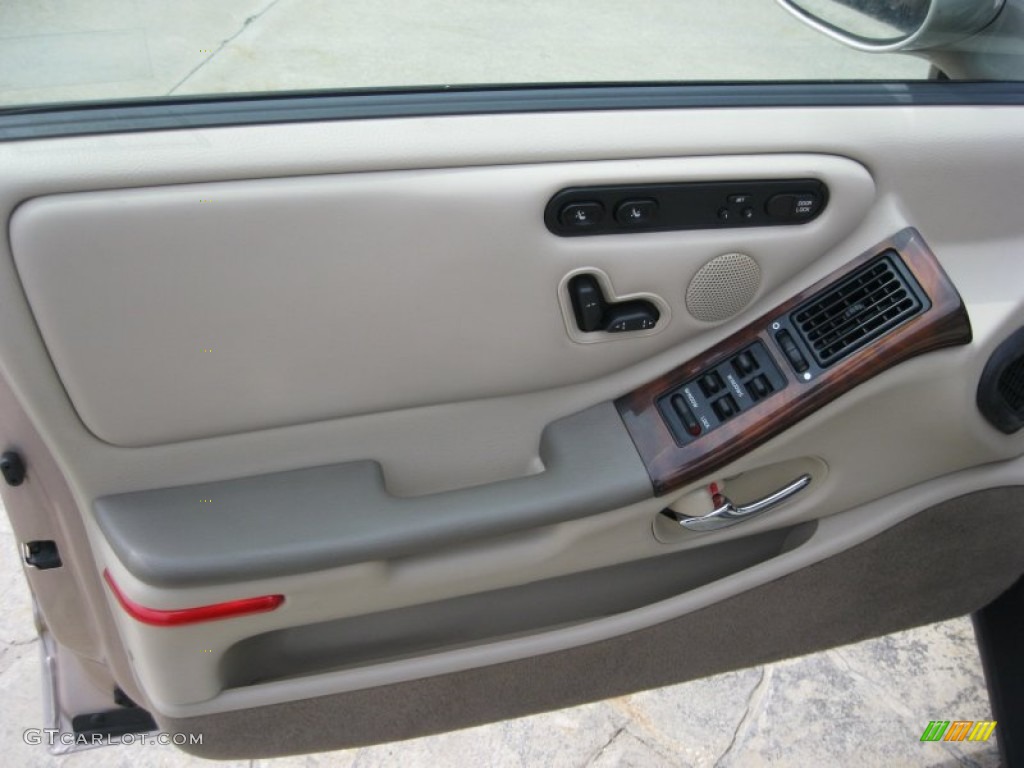 1999 Oldsmobile Aurora Standard Aurora Model Neutral Door Panel Photo #79475858
