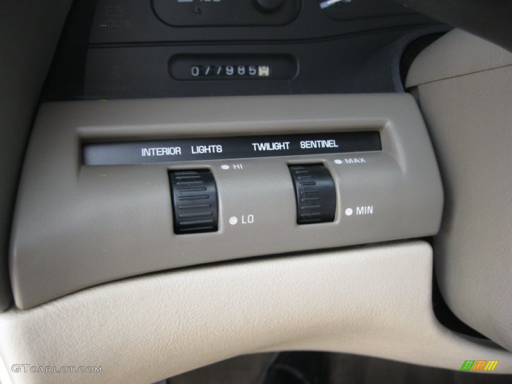 1999 Oldsmobile Aurora Standard Aurora Model Controls Photo #79476026