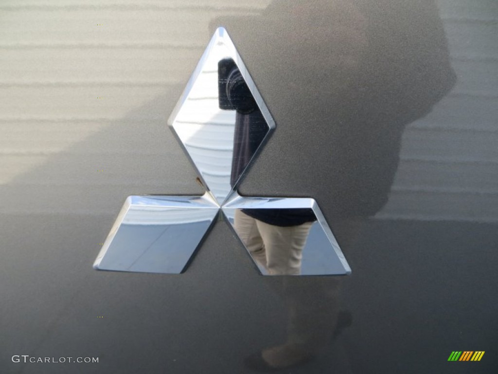 2007 Mitsubishi Raider LS Double Cab Marks and Logos Photos