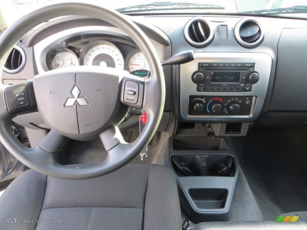 2007 Mitsubishi Raider LS Double Cab Dashboard Photos
