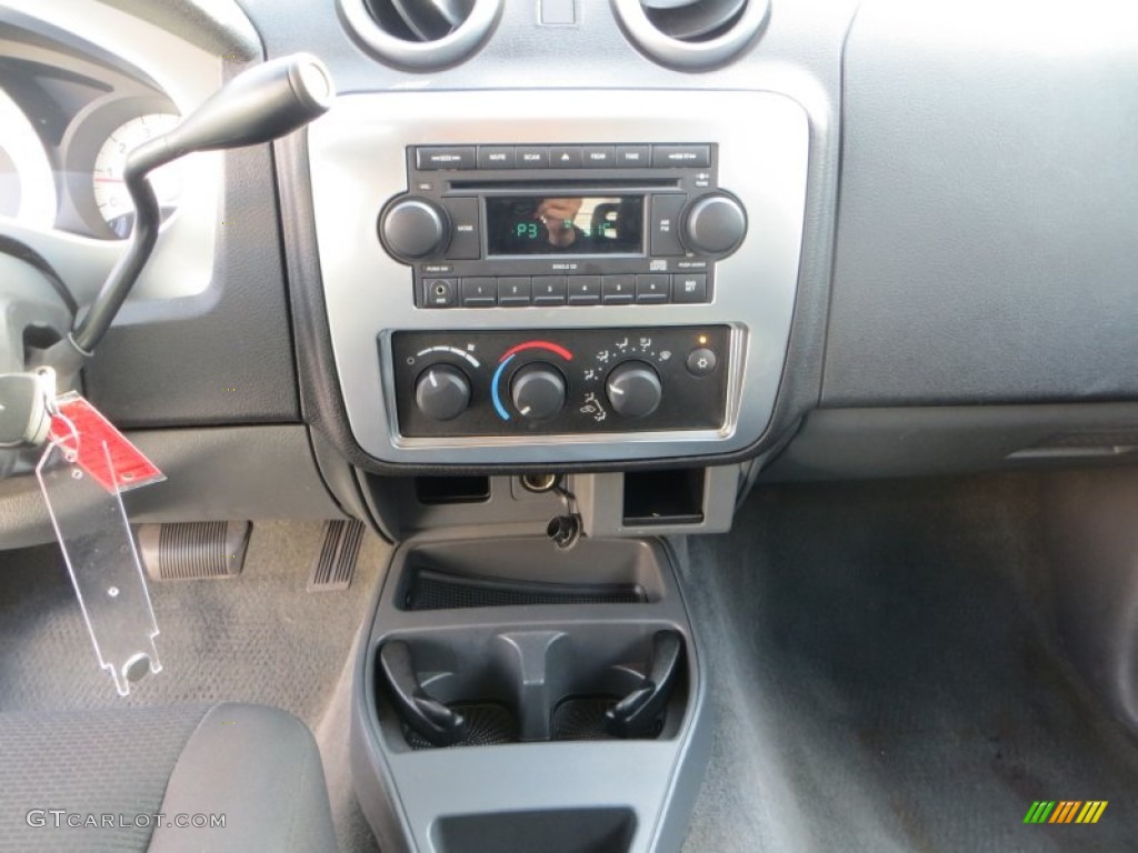 2007 Mitsubishi Raider LS Double Cab Controls Photo #79480293