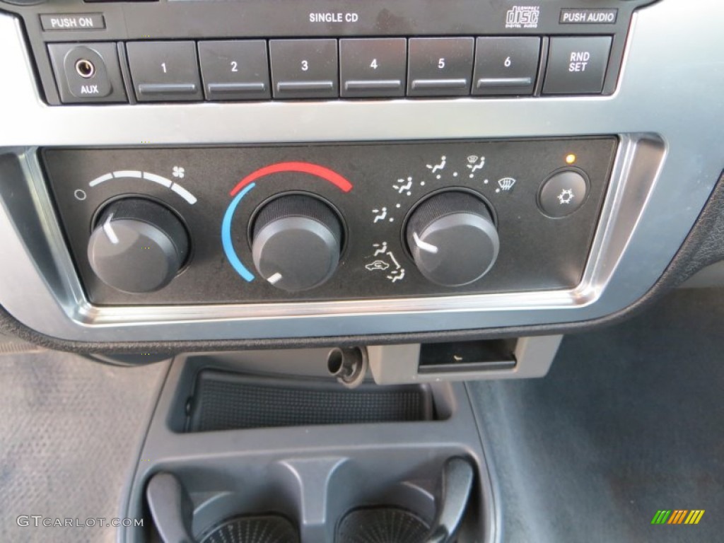 2007 Mitsubishi Raider LS Double Cab Controls Photo #79480335