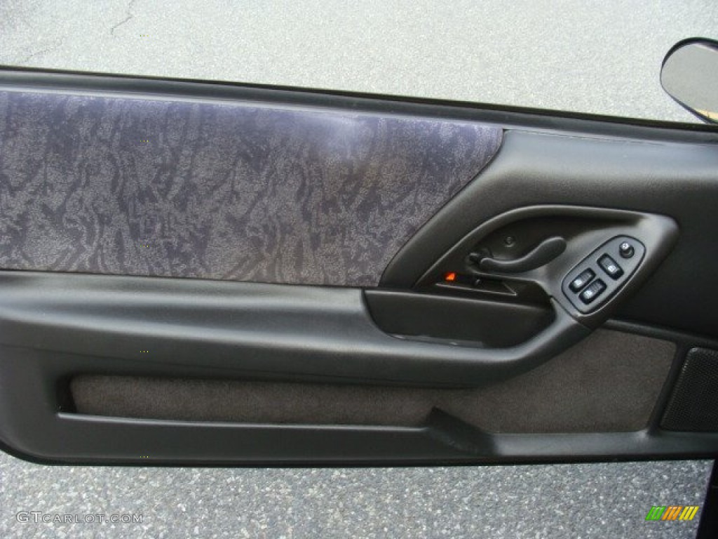 2001 Chevrolet Camaro SS Coupe Medium Gray Door Panel Photo #79483307