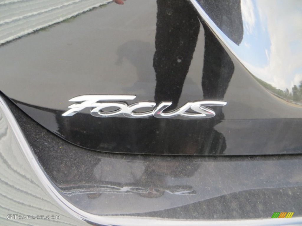 2013 Focus SE Hatchback - Tuxedo Black / Medium Light Stone photo #6