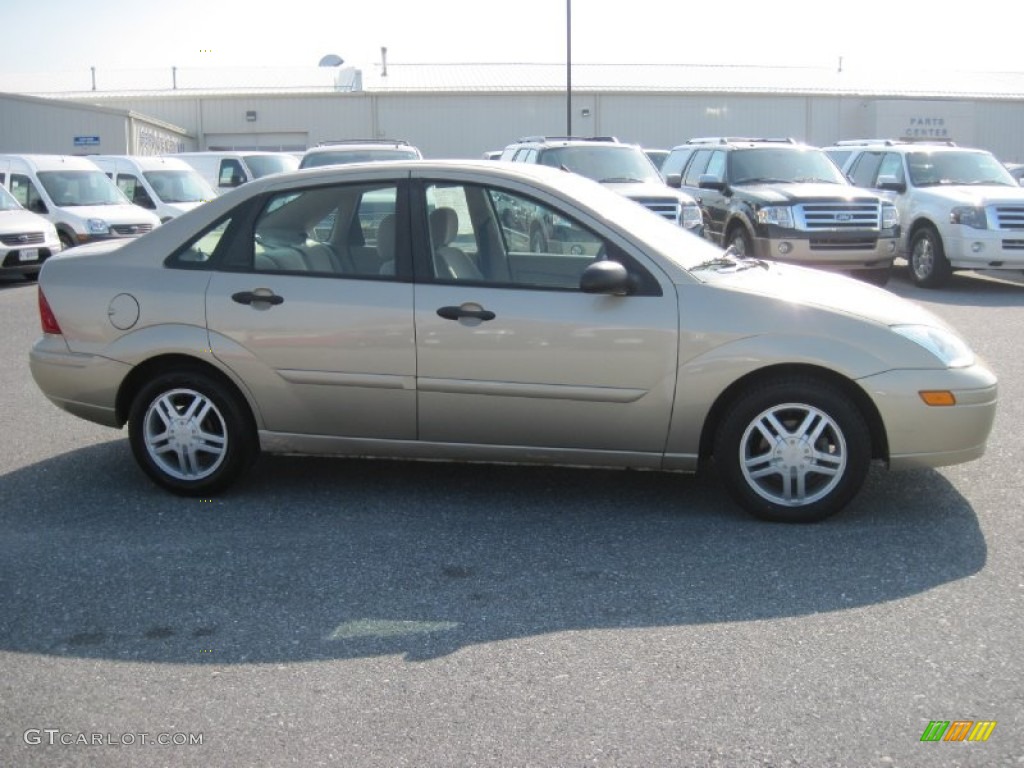 2002 Focus SE Sedan - Fort Knox Gold / Medium Parchment photo #2
