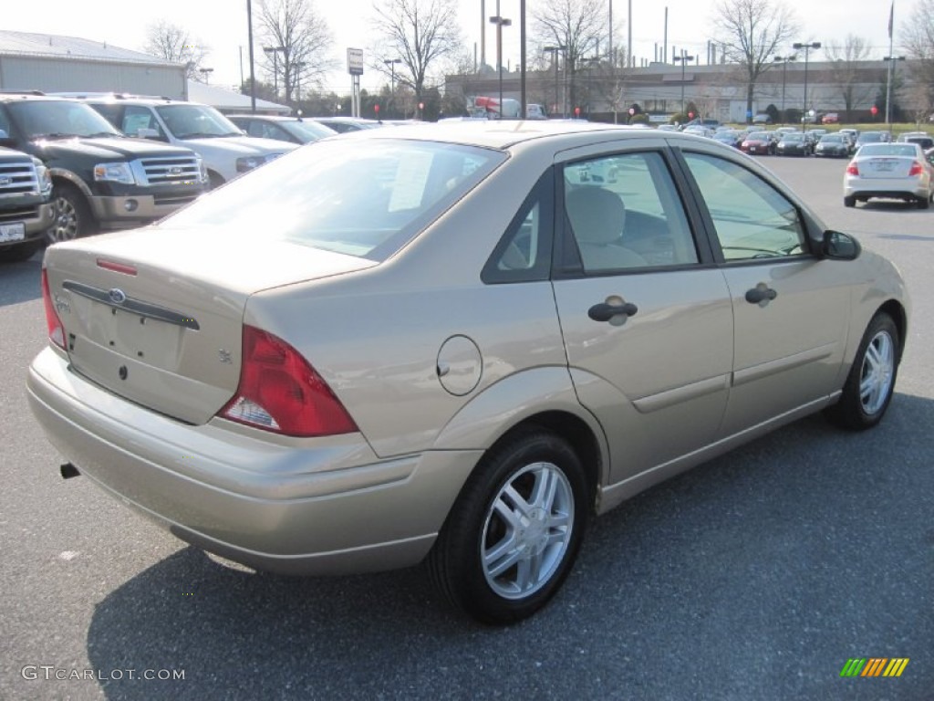 2002 Focus SE Sedan - Fort Knox Gold / Medium Parchment photo #3