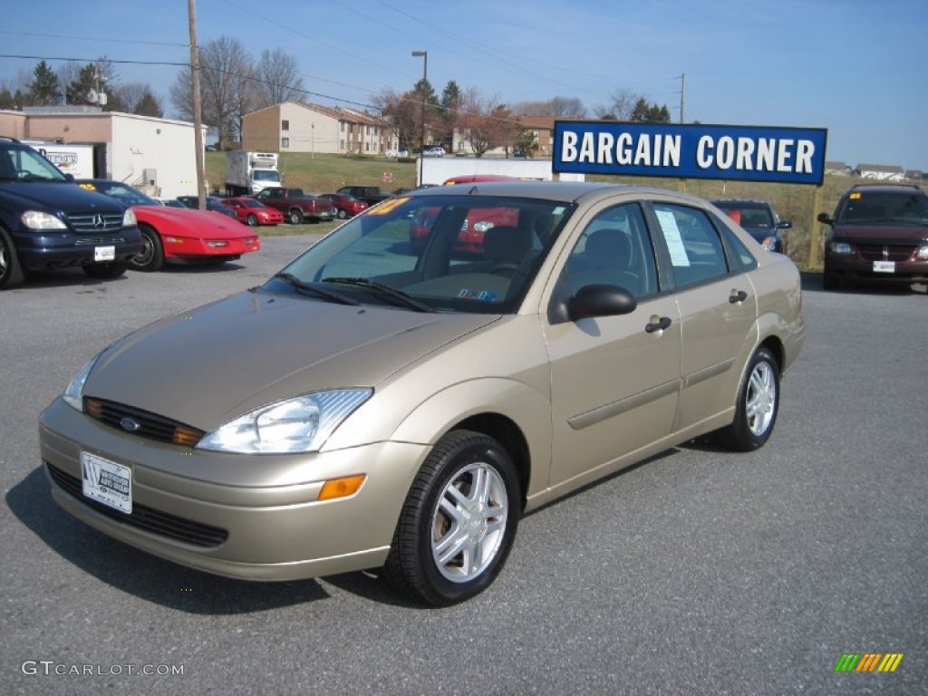 2002 Focus SE Sedan - Fort Knox Gold / Medium Parchment photo #6