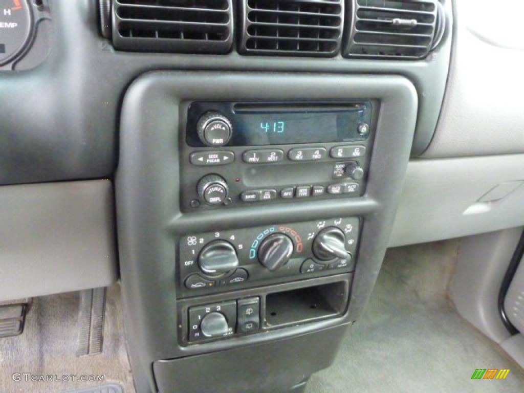 2004 Chevrolet Venture LS Controls Photos