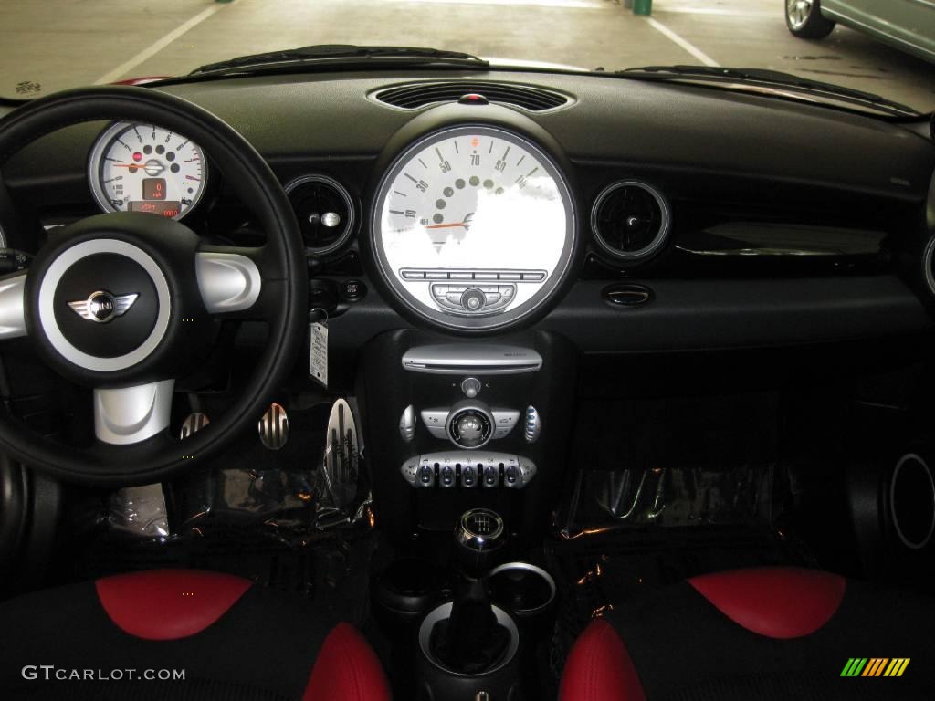 2007 Cooper S Hardtop - Chili Red / Rooster Red/Carbon Black photo #17