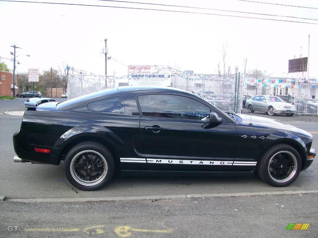 2006 Mustang V6 Premium Coupe - Black / Red/Dark Charcoal photo #2