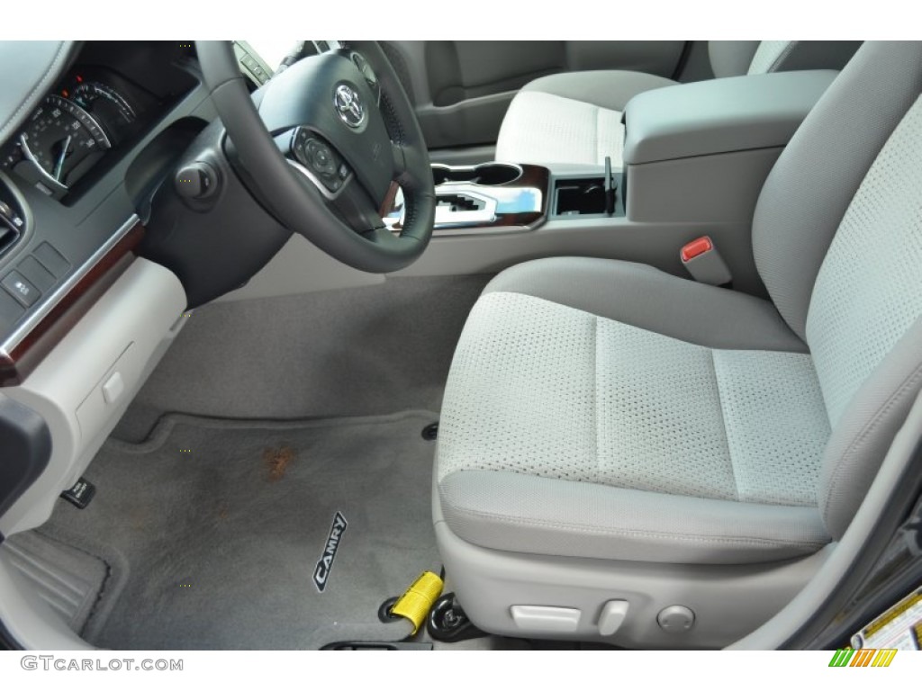 2013 Camry XLE - Magnetic Gray Metallic / Ash photo #10