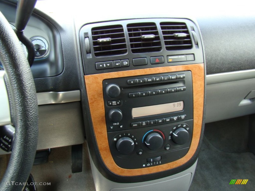 2005 Saturn Relay 2 Controls Photo #79507900