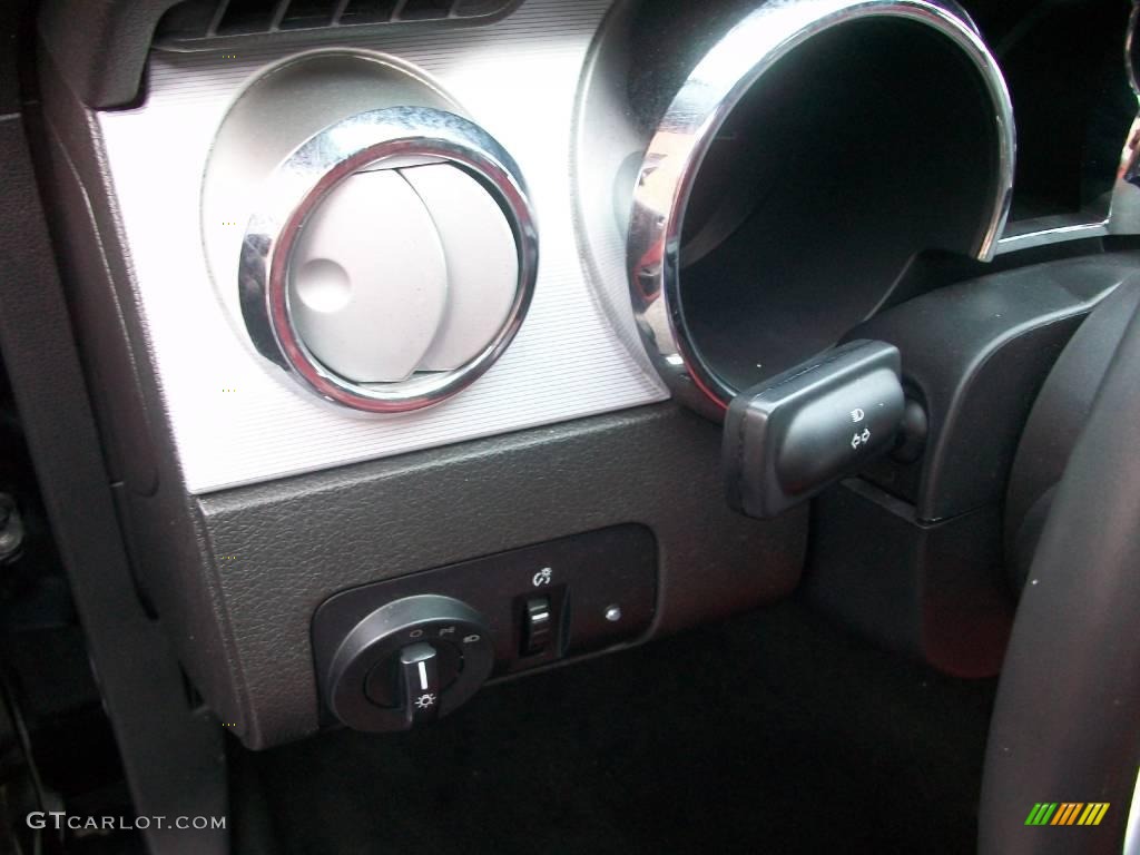 2006 Mustang V6 Premium Coupe - Black / Red/Dark Charcoal photo #33