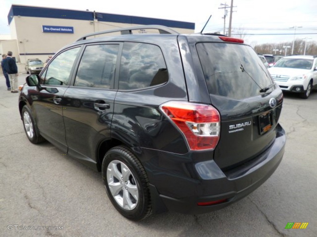 2014 Forester 2.5i Premium - Dark Gray Metallic / Platinum photo #4